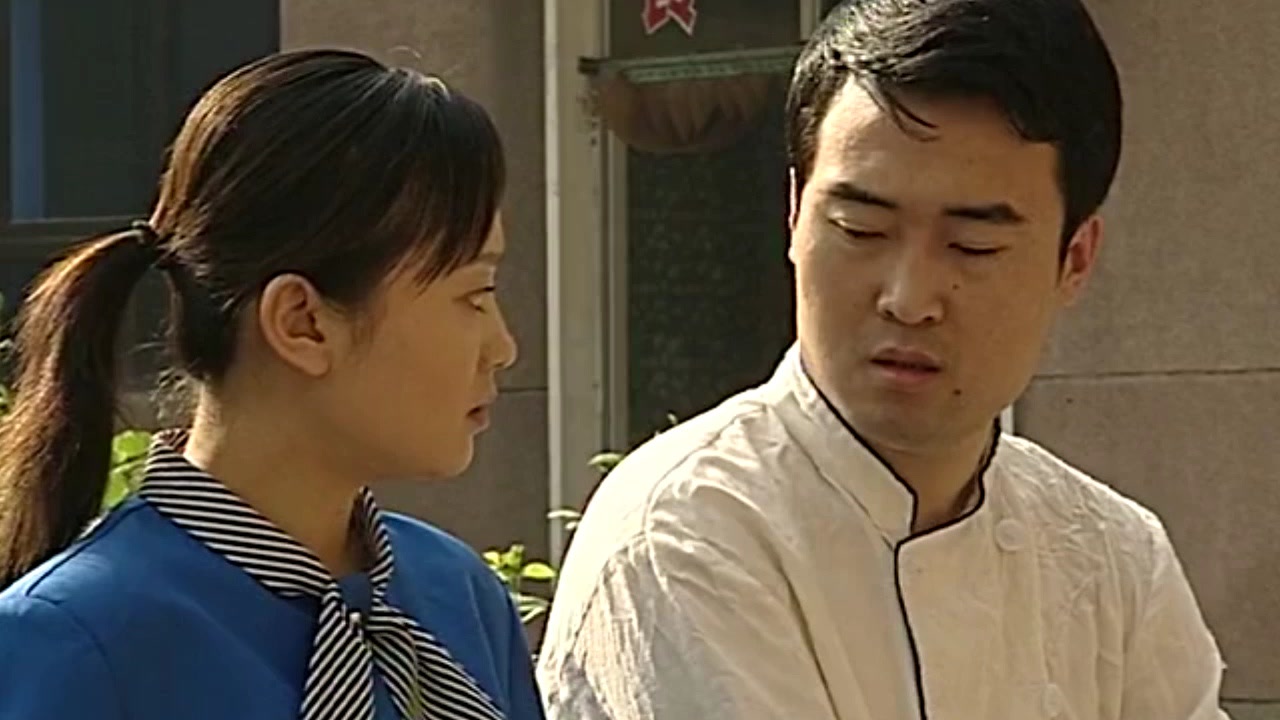 渴望城市:小莲回到寝室,竟然撞破四叔的丑事,吓得赶紧逃走!