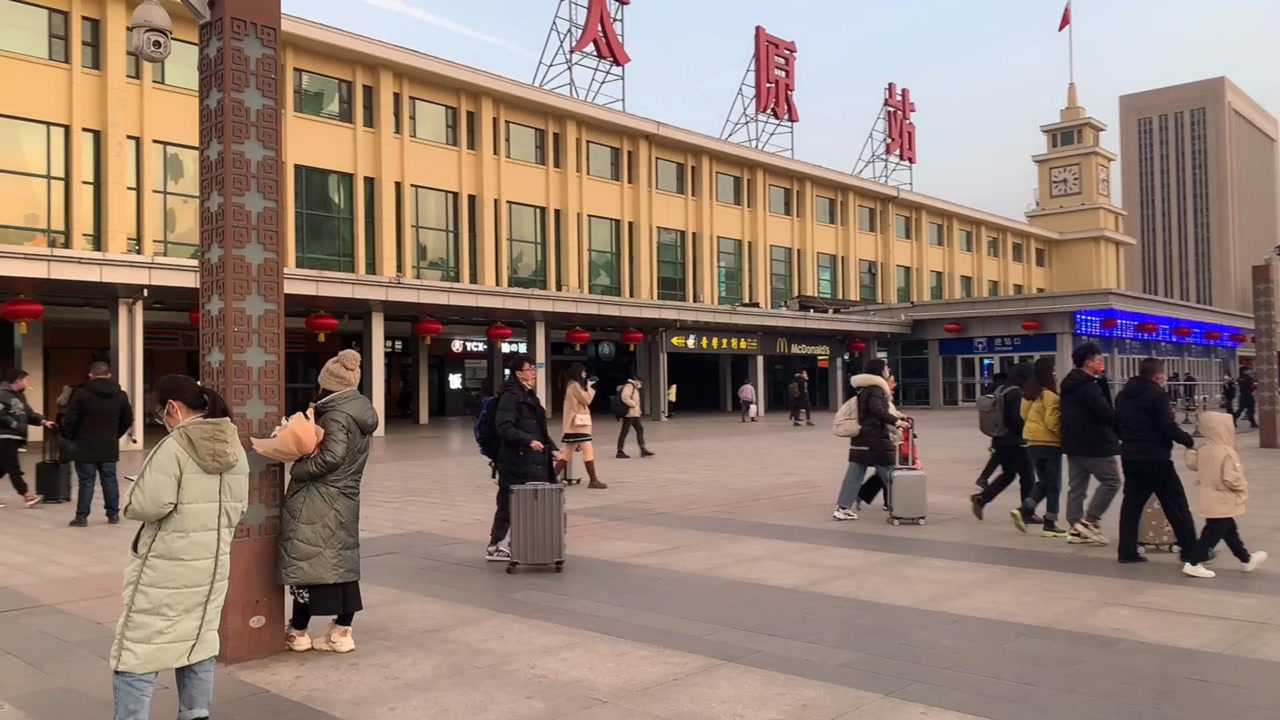 实拍太原火车站正月初六高峰期现状如何呢?上班上学赚钱娶媳妇!