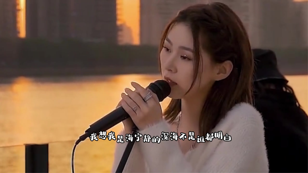 阿悠悠翻唱《我想我是海》太好听了,1998年的歌,那年你几岁?