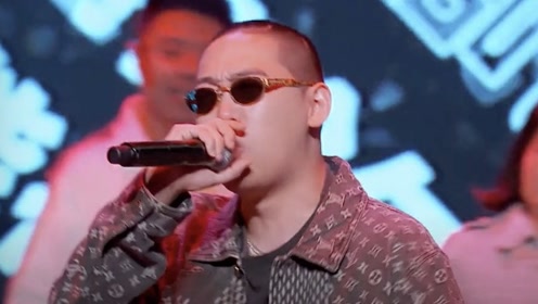 弹壳给呼兰指导rap#能唱rap的人也许会说脱口秀,但脱口秀演员一定不