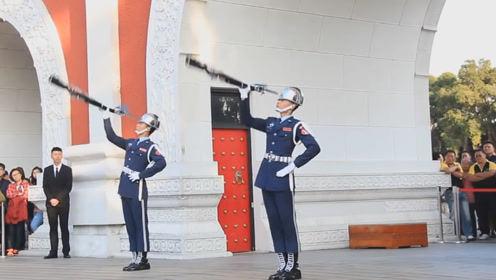 英国卫兵耍枪 腾讯视频