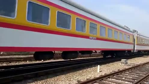 k8729次列车进皖赣线乐平市站