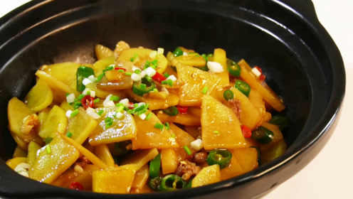 煲仔土豆片 香辣可口 香气年扑鼻 亮晶晶的美味家常菜