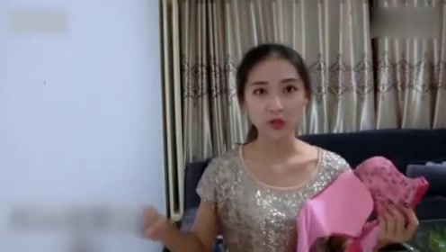 美女教你穿内衣_美女只穿内衣