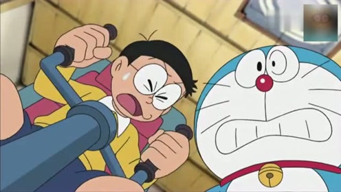 大雄操纵模拟飞碟撞烂了家里的玻璃,飞进了静香家的浴室里