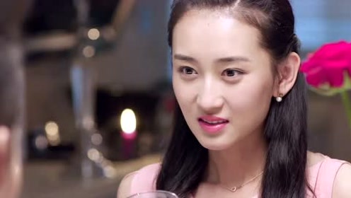 山炮进城:二英和史蒂芬一起喝酒喝多了,二英却感到有些头晕