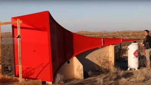 老外制作巨型喇叭,它能震碎防弹玻璃吗?看完让人不敢相信