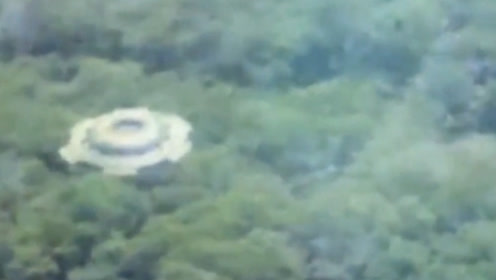国外网友拍摄的UFO，应该没有比它更加真实的画面了，难道真有外星人？