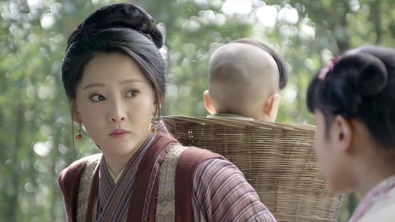 开封府:秦香莲跟马夫产生矛盾,一怒走路回家,不料包袱在马车上