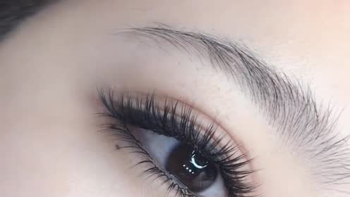 姐姐刚种的上下睫毛也太自然好看了!看着眼睛整个大了一圈!