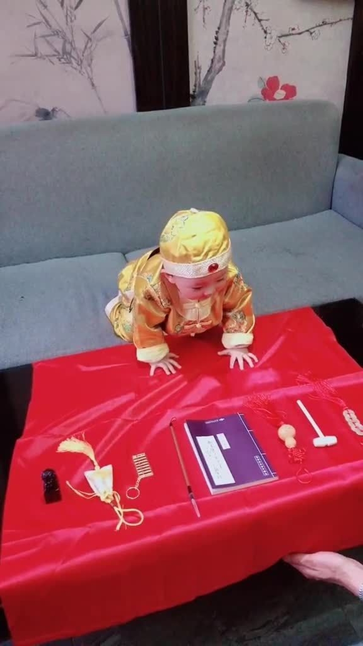 来个抓周花絮,抓了个葫芦,有啥寓意呢?