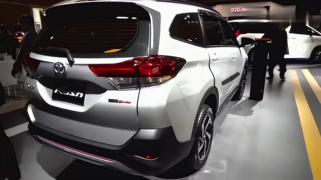 2019款丰田rush银色版亮相,车门打开后,给我一个不心动的理由