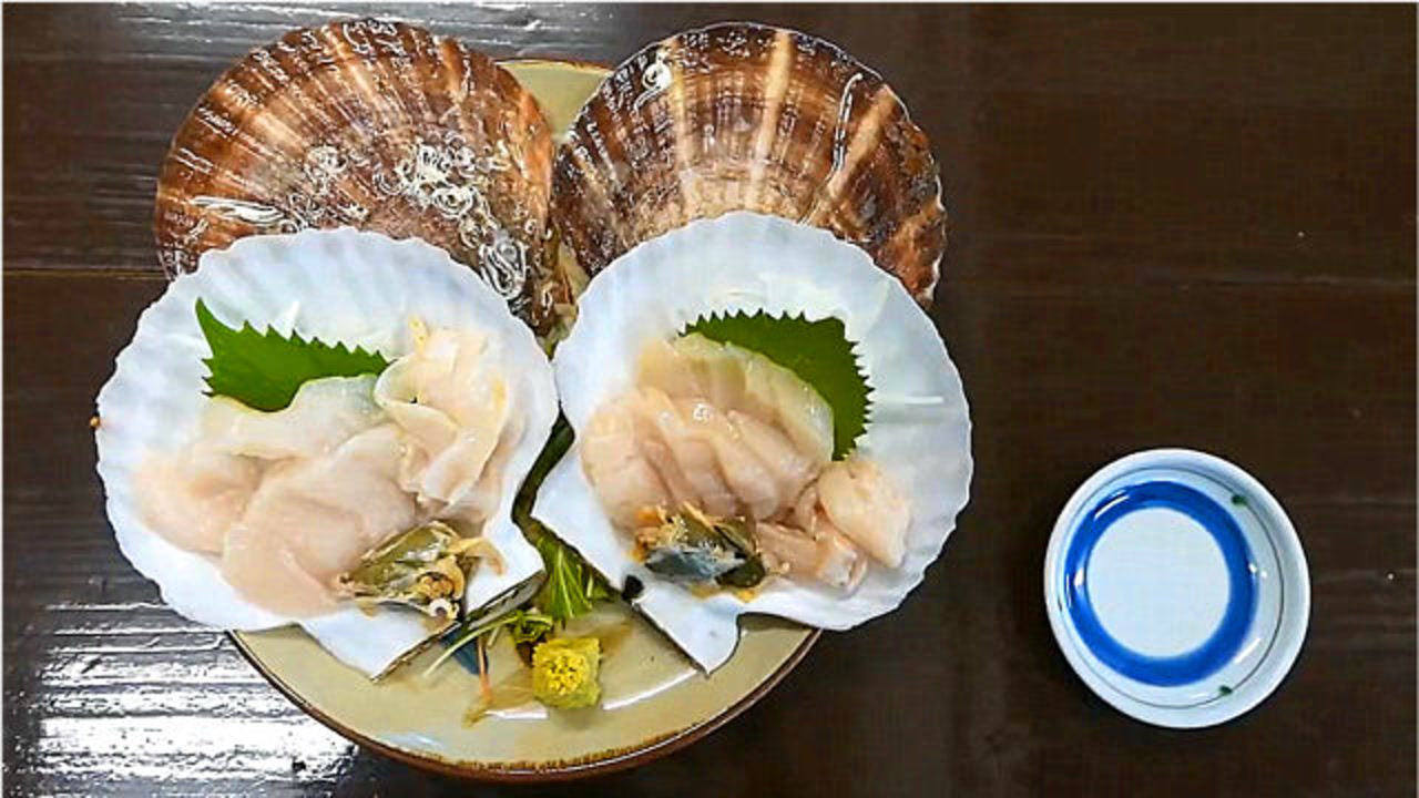 巨型扇贝刺身,剥离下来冷冻下,分解直接生吃,这肉太大了