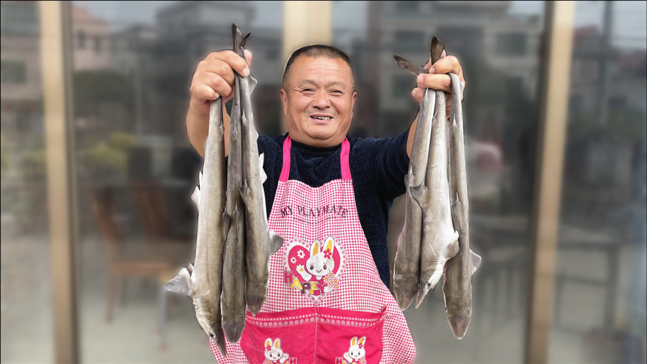 头一次把鲨鱼烤着吃,以为会翻车,不料特别香嫩!