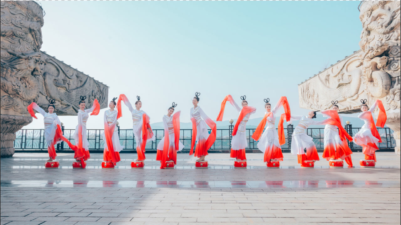 女子们水袖击鼓,好一番美如画的汉唐舞!