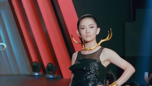 偶像来了:谢娜不仅会搞笑,走秀起来,气场瞬间一米八