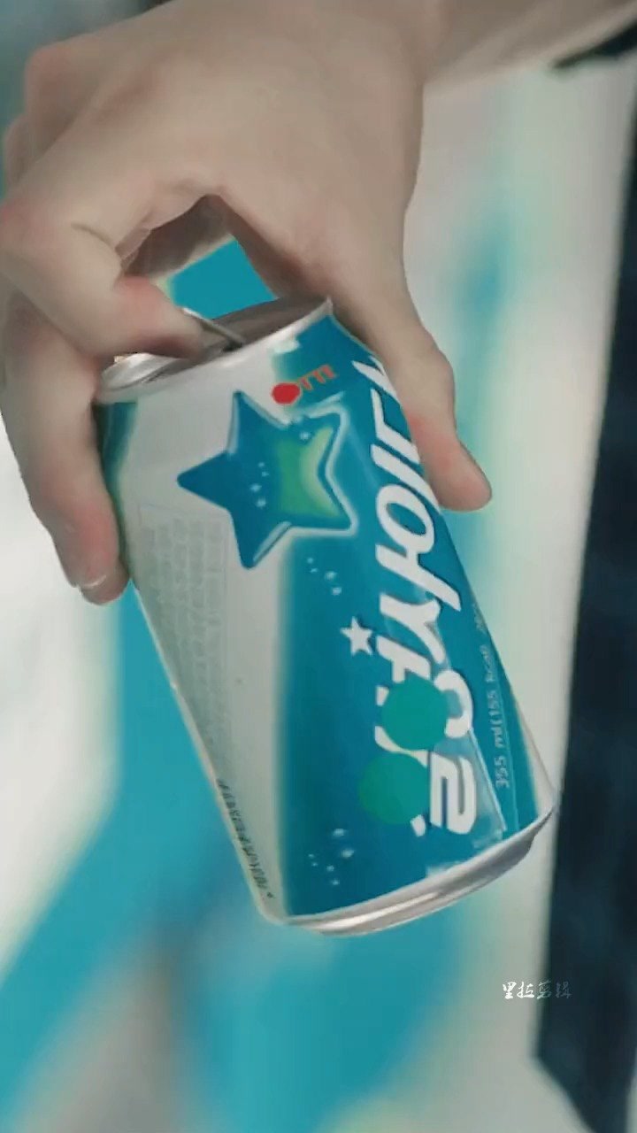 单手开易拉罐的男生真的很帅啊