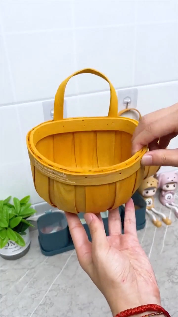 家里有厨房可以用这个小篮子,放辣椒大蒜什么的非常方便,手工制作