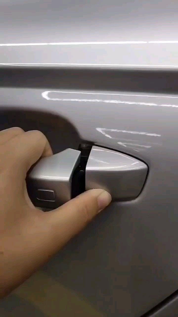 车钥匙没电的话,怎么打开车门?