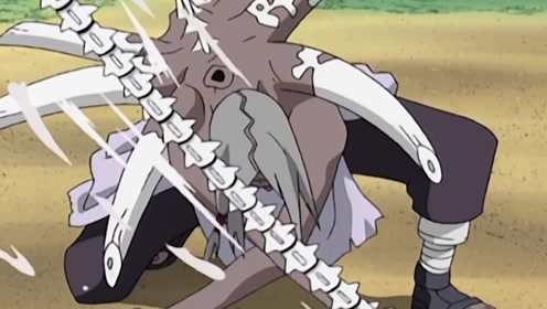 君麻吕是个狠人,脊柱骨抽出来打架