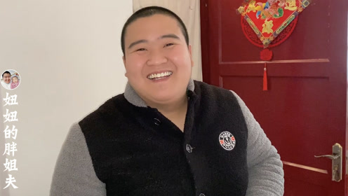 穿越女爬上墙头准备逃跑,怎料被帅气师尊逮到,被罚墙边禁足!