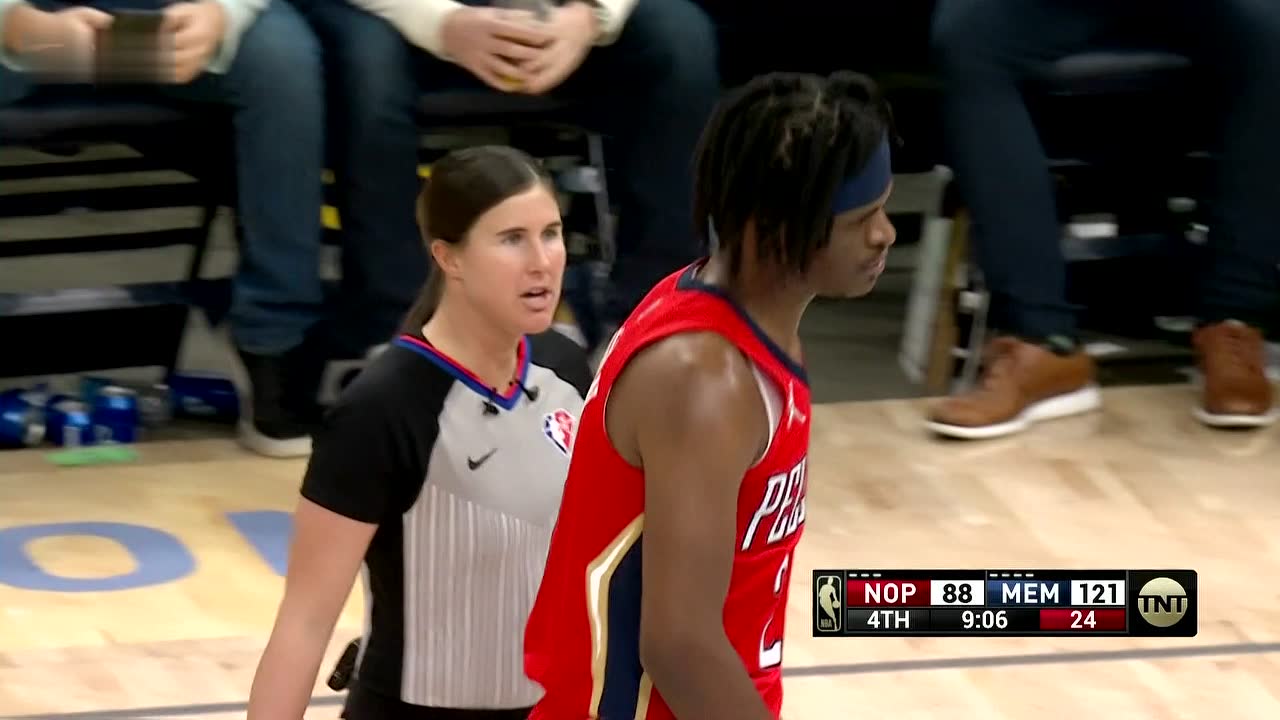 这么优质的内线必须要好好培养 杰克逊篮下强攻打成2+1