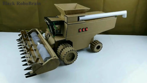 牛人纯手工制作纸板联合收割机