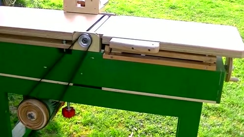 老外现场教你自制工作台太牛了,简单好用!