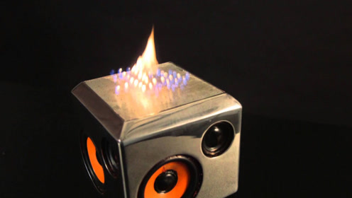 这才是真正的黑科技,伴着音乐尬舞的火焰音响,你敢用吗?