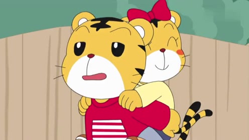 可爱巧虎岛:小花累了走不动啦,巧虎背着妹妹小花慢慢的走