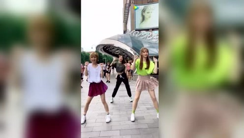 美女翻跳魔性舞蹈《卡路里》,你觉得该燃烧卡路里的是谁呢?