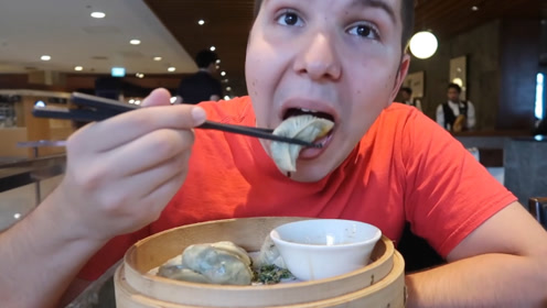 上传者:谈说游戏君时 间:2017-10-24外国人吃饺子,不一样的吃法,红酒