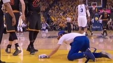 篮球场高危人群 盘点NBA赛场那些独特的拖地工