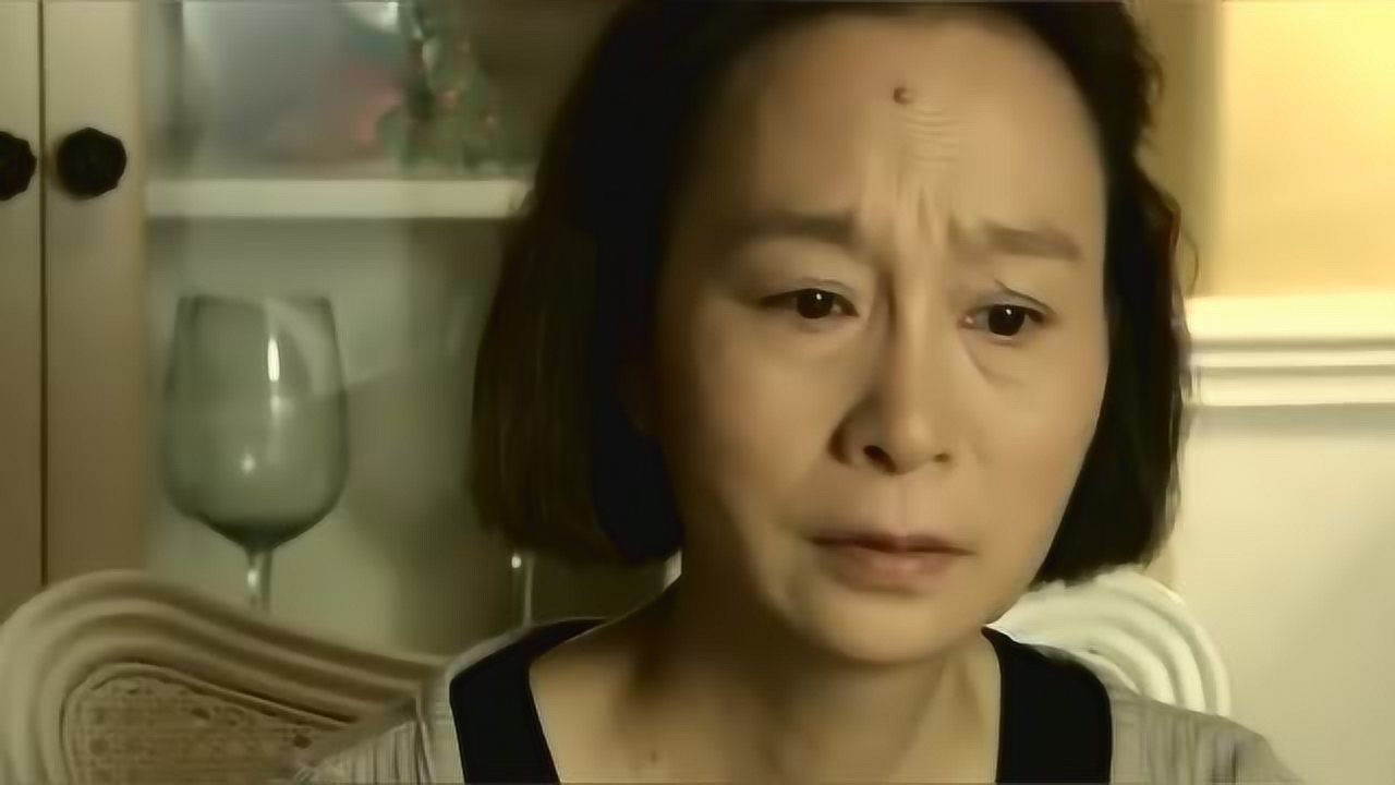 保姆半夜私会男主人,怎料女主人竟叫来保姆儿子,一起逮个正着