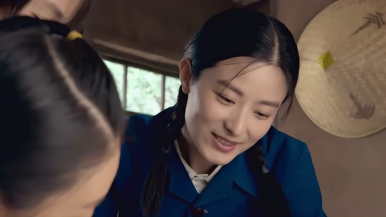 影视:女知青们逗孩子,还调侃白鸽,队长找白鸽询问晓虹的事!