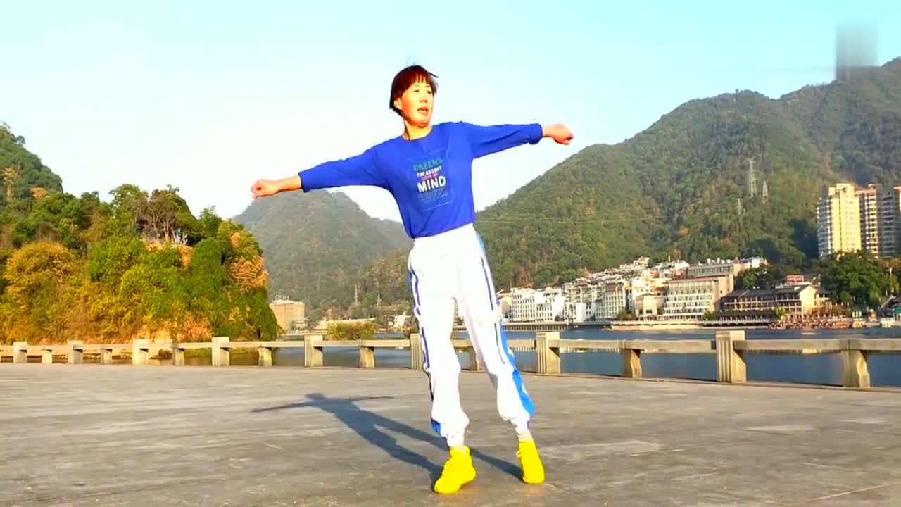 鬼步舞《两个人》跳得这么好,老师说不及格,太严了,你们说呢