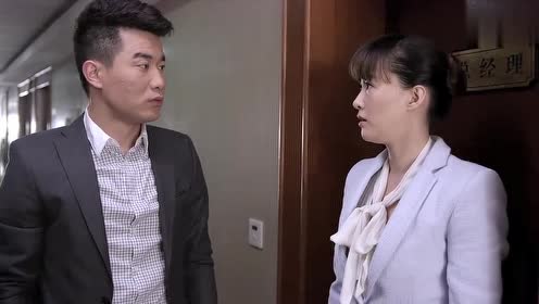 小伙爱上总经理,竟在门口站了一夜,总经理早上一开门惊着了