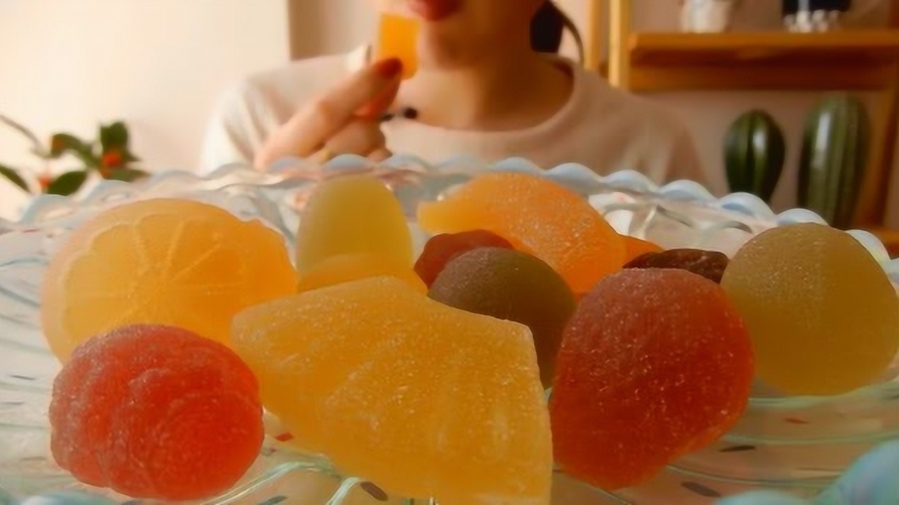 外国吃播:妹子吃大块宝石水果软糖,听咀嚼音
