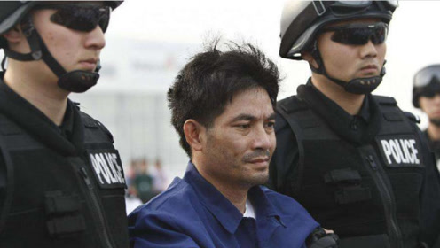 0:04:41简 介:现场拍摄 湄公河惨案 制造者糯康被执行注射死刑上传者