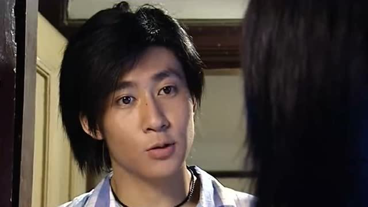 红苹果乐园:萧晴半夜惊醒,下楼接陌生电话,可豪竟也没睡!