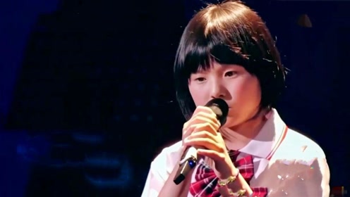 韩甜甜唱歌名场面:翻唱《铁齿铜牙纪晓岚》,天籁嗓音听醉了