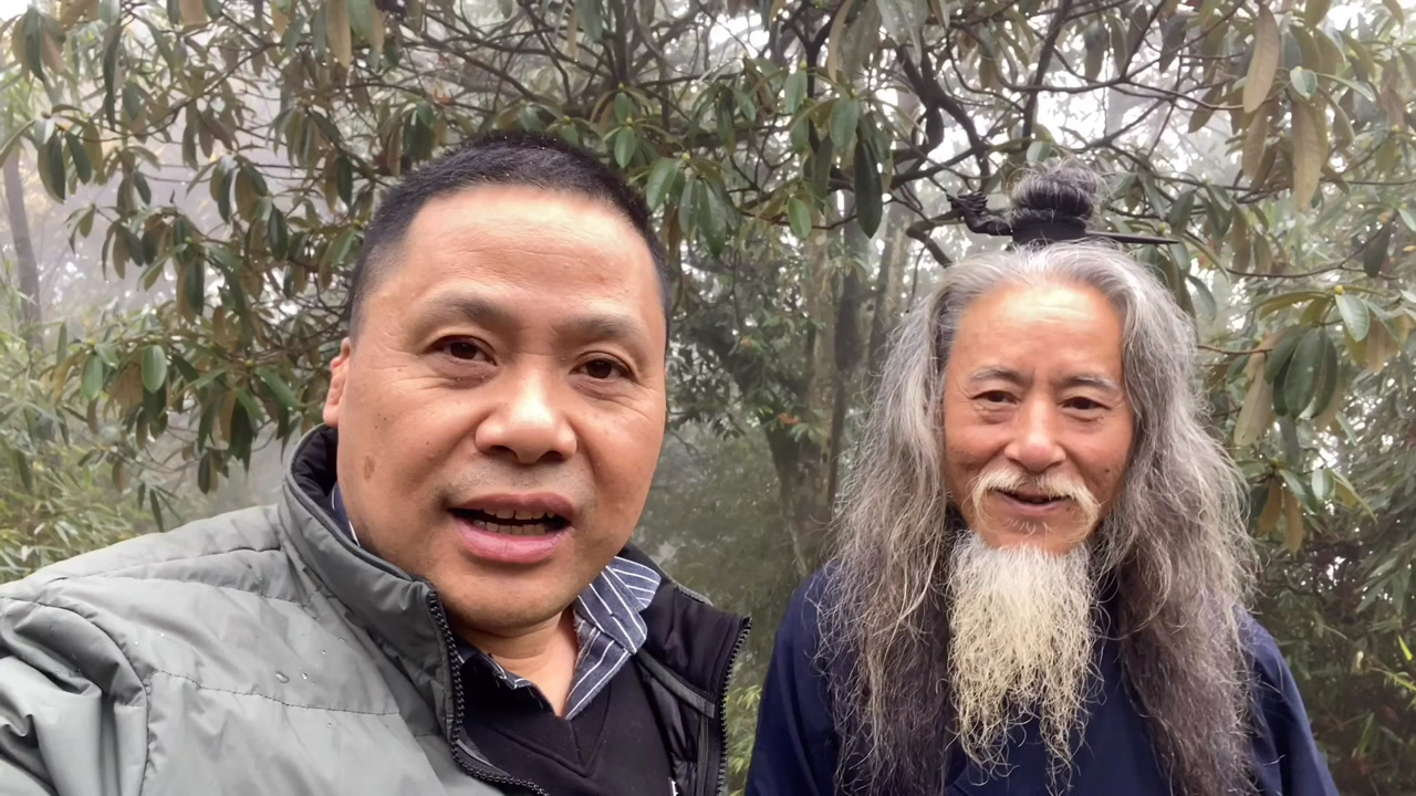 青城山84岁道长双手皮肤光滑细腻,带领粉友练全真功夫,上集