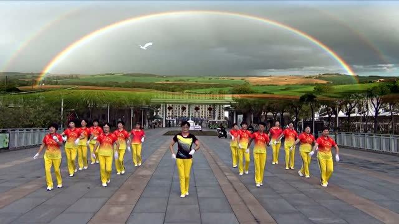 梦之队快乐之舞健身操第十八套 全身运动 骆驼新建健身队精彩演示