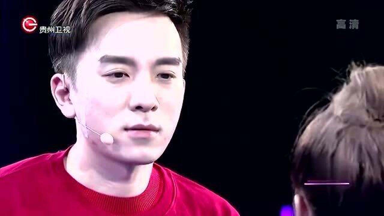 非常完美:酷女孩贡勉穿情侣装,每个人都有不同的时区,可他们却不在同