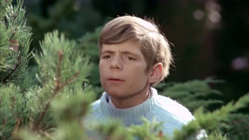 英俊少年2:外公不喜欢小孩,小男孩只好偷偷住进了外公家