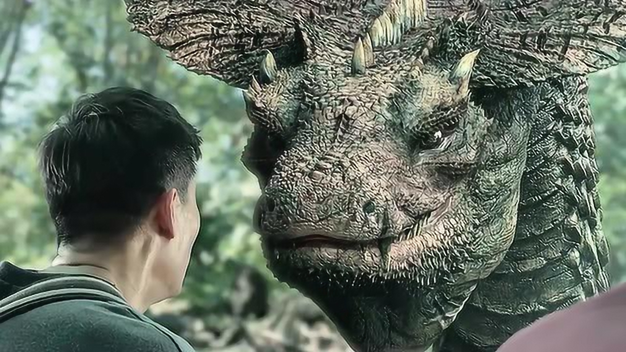 老奶奶救下蛇王儿子,多年后蛇王报恩,保护老奶奶后人世代周全