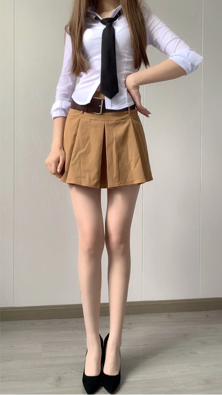 高跟鞋配光腿袜也不错呀