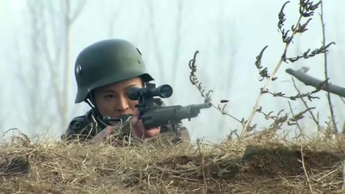 兵临村下:鬼子背喷火器扫荡,狙击手直接瞄准喷火器,鬼子惨了