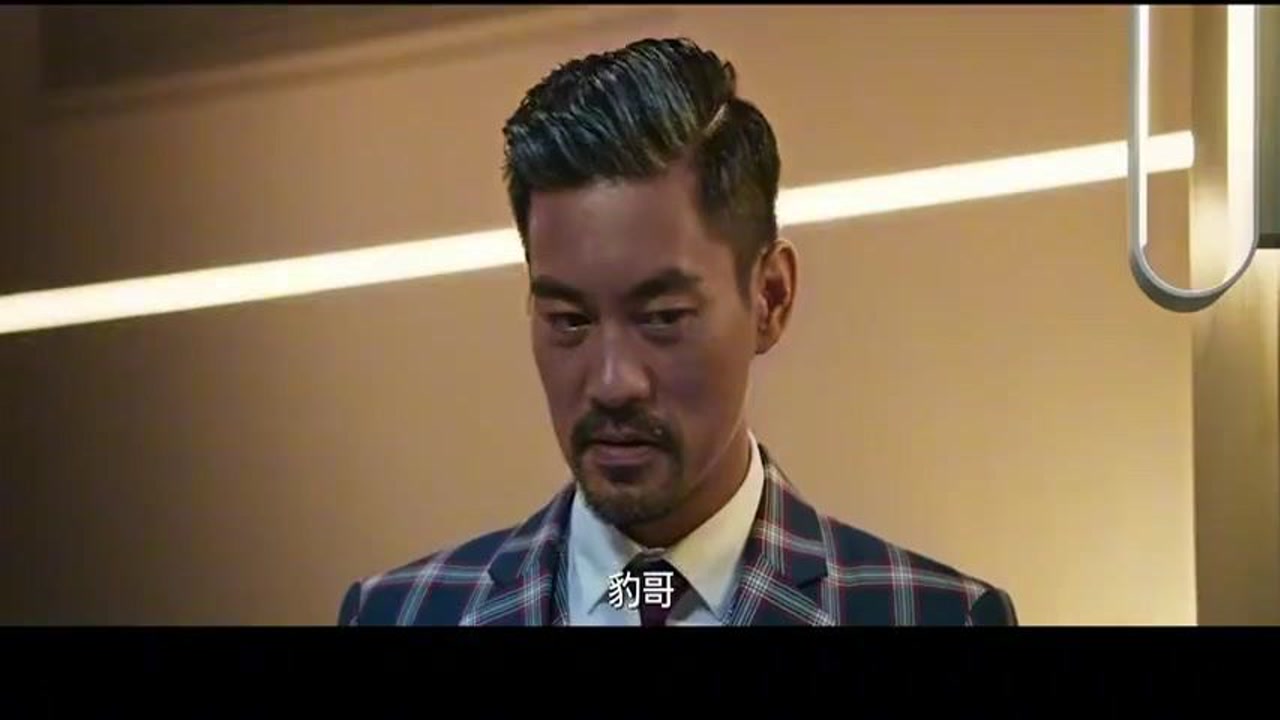 男演员演中枪太夸张,导演都不下去,不料他是真的中弹死在了片场