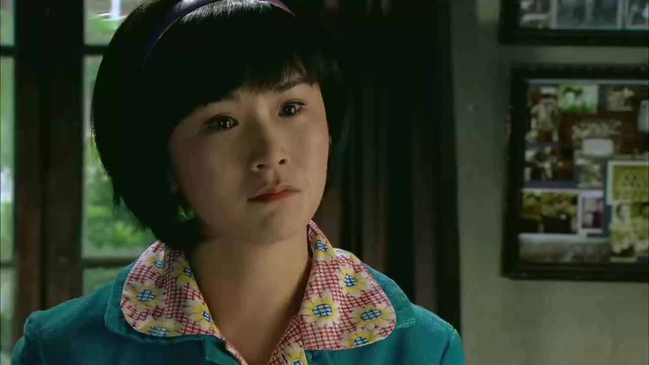 婚后三十年:女人班上的好好的,一个红衣疯女人冲进来就是一顿揍